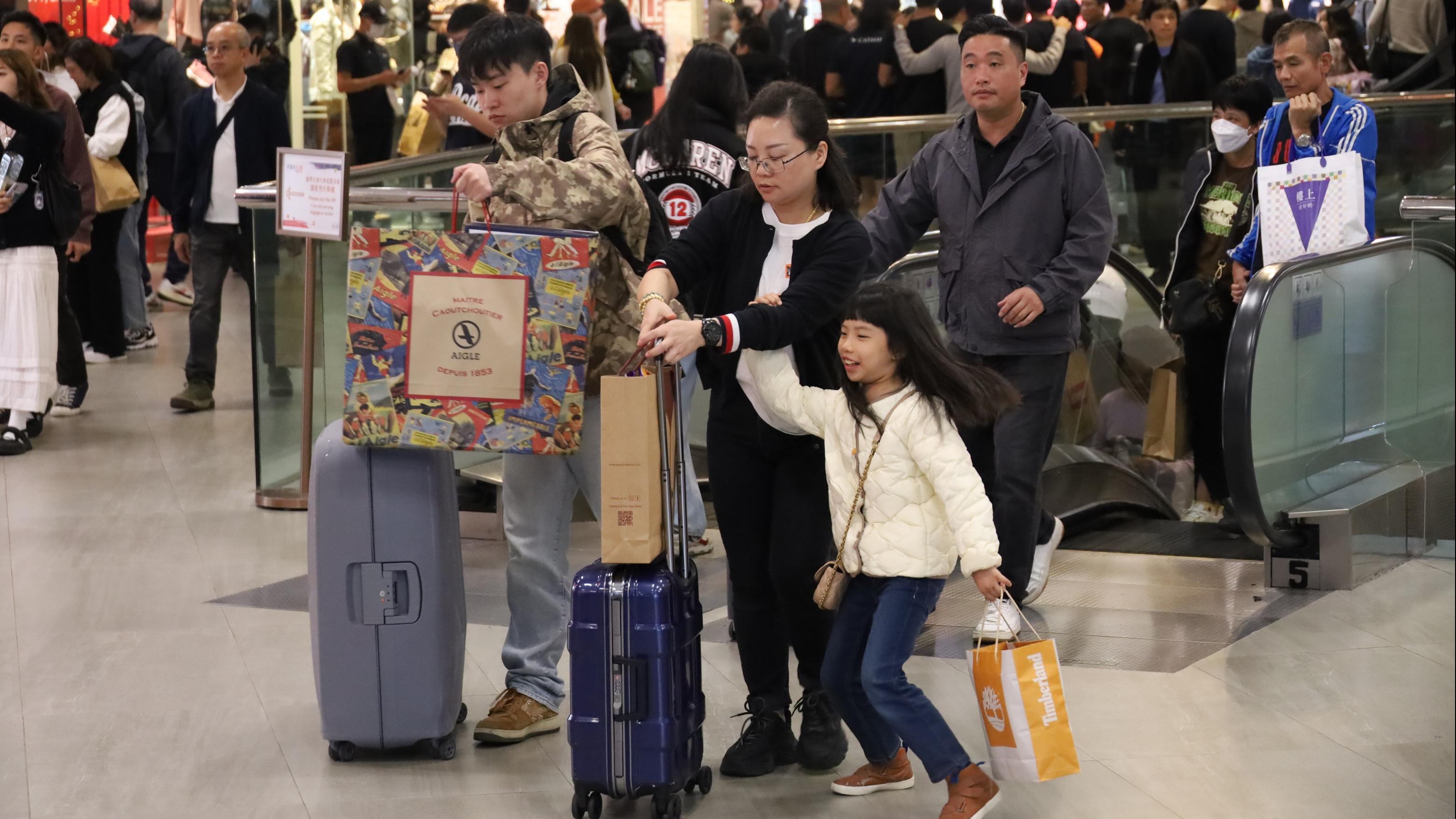 恢復「一簽多行」政策的實施，將為香港帶來深遠的經濟影響。