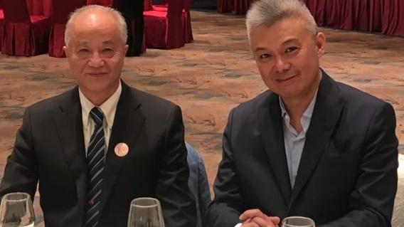 洪門大老司徒美堂後人司徒忠民(左)與筆者合照。