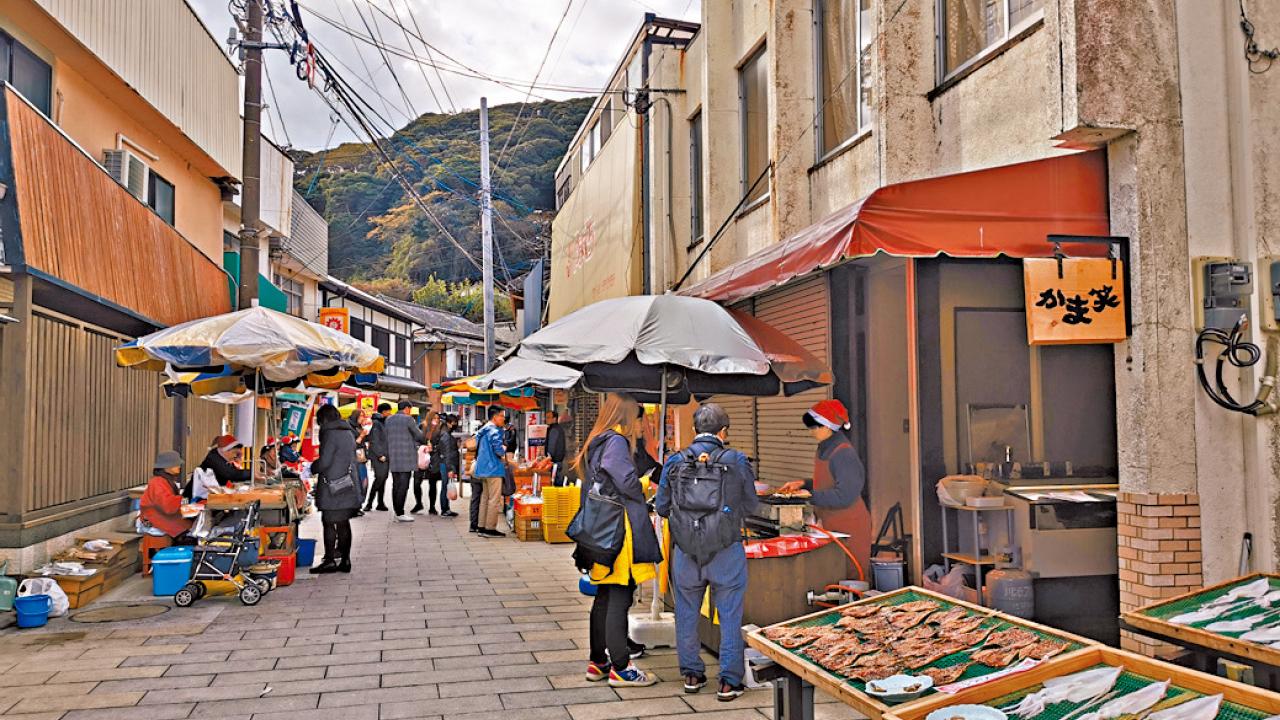 日本三大朝市 聖誕樹掛魷魚