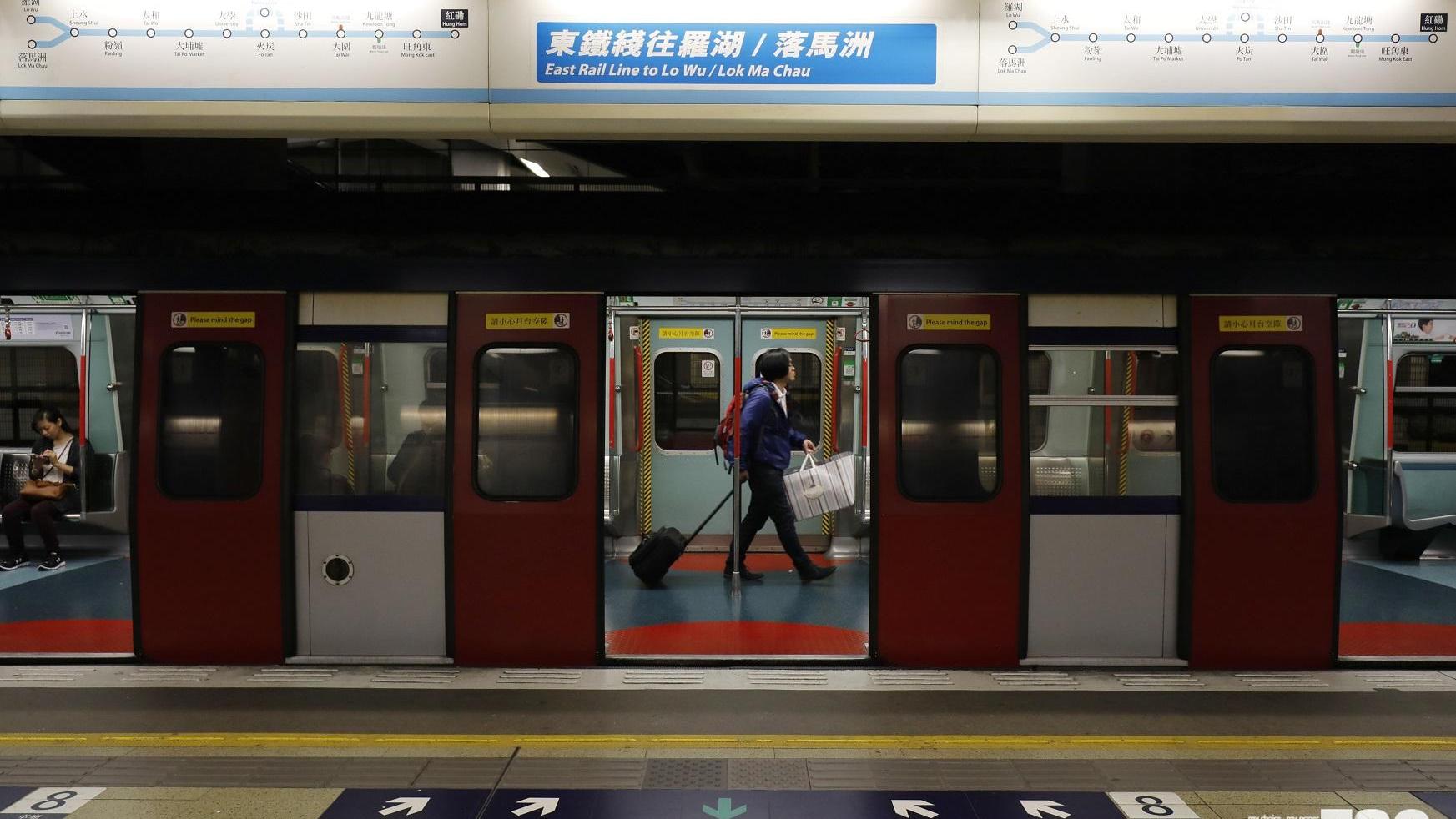 除夕交通安排｜除夕夜羅湖通關延至凌晨2時　深圳灣口岸通宵服務。（資料圖片）