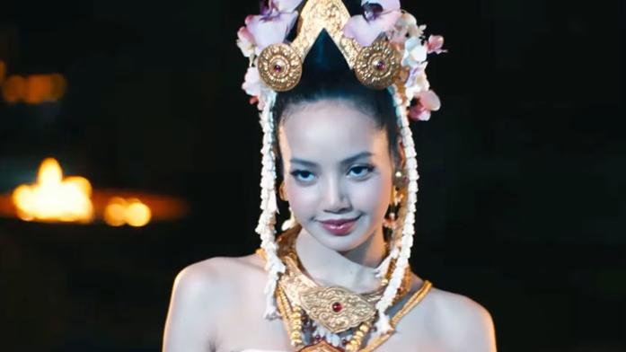 Lisa@BLACKPINK變身艷舞妖姬亮相《白蓮會3》(有片)