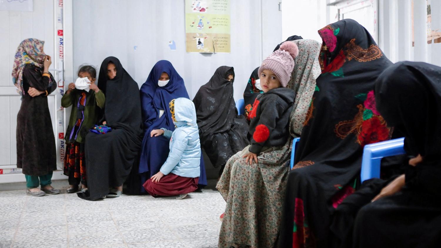 阿富汗塔利班政府威脅關閉聘用當地女性的非政府組織。(路透社)