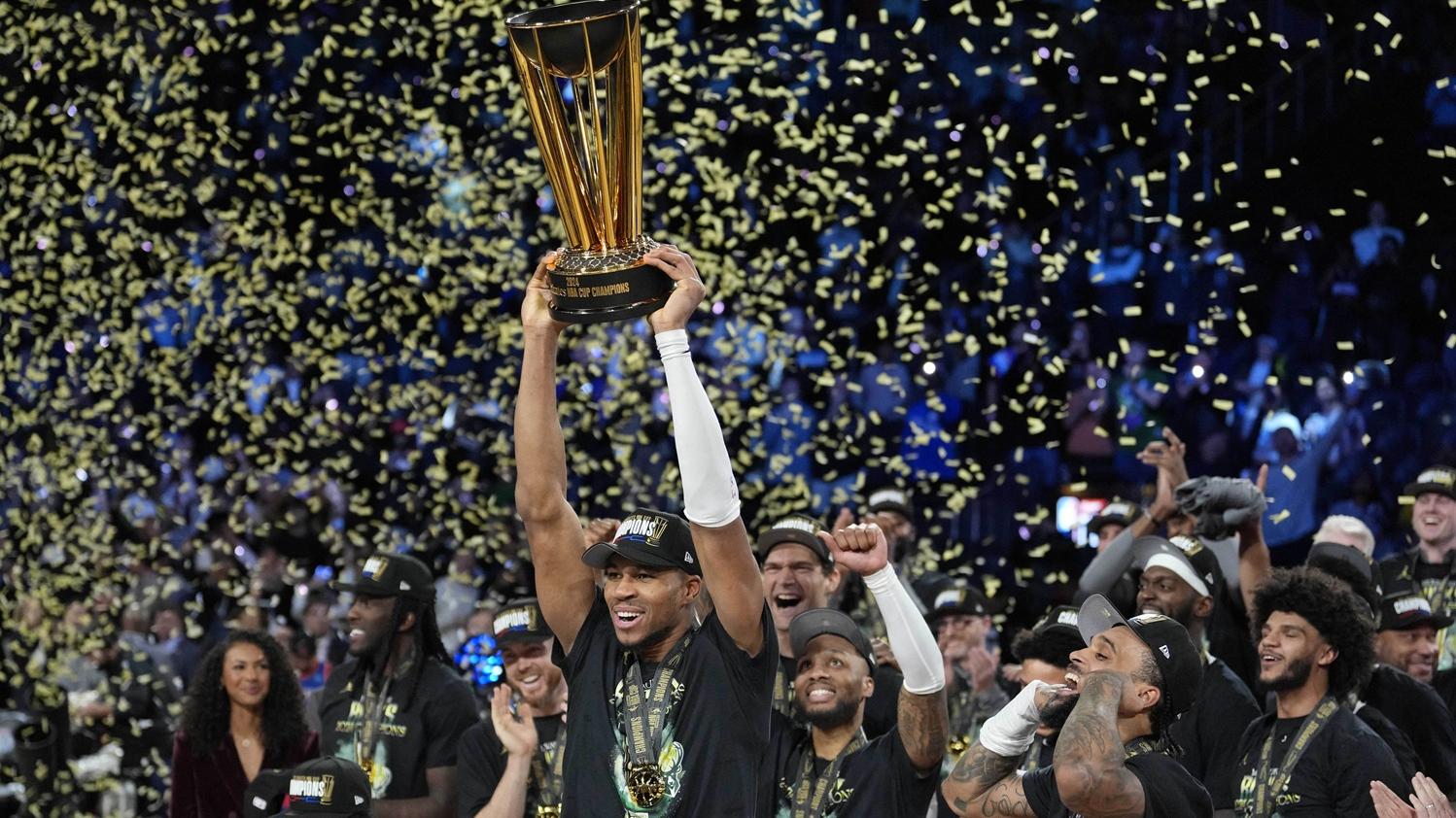 公鹿在決賽擊敗雷霆奪NBA盃冠軍。(路透社)