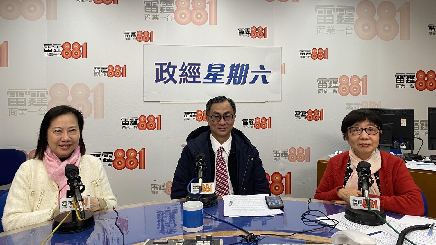 港大兒童及青少年科名譽臨床副教授關日華出席電台訪問。(商業電台提供圖片)