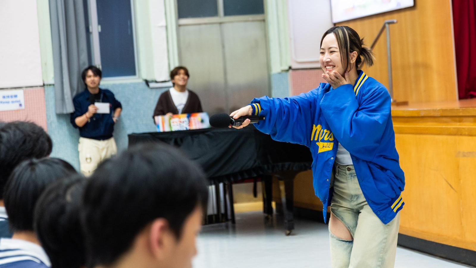 Kiri T與三百男生大合唱《至少做一件離譜的事》 殺入男校：成件事好青春