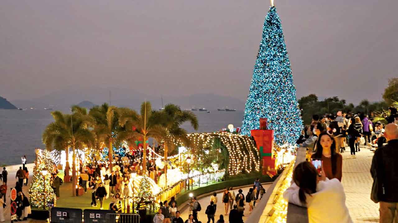 西九聖誕市集30飾品美食攤檔 旅發局置20米高聖誕樹打卡 