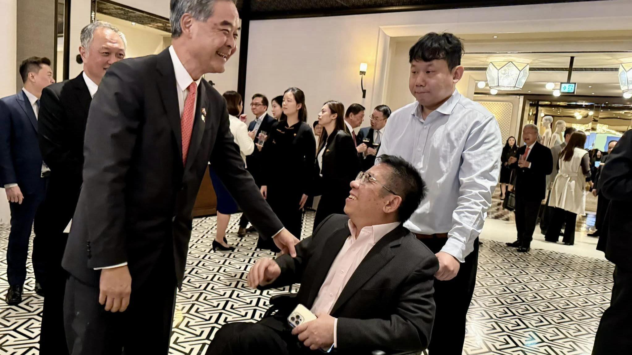 Ray Online｜蘇長荣扭傷腳　靠輪椅出入活動及立法會