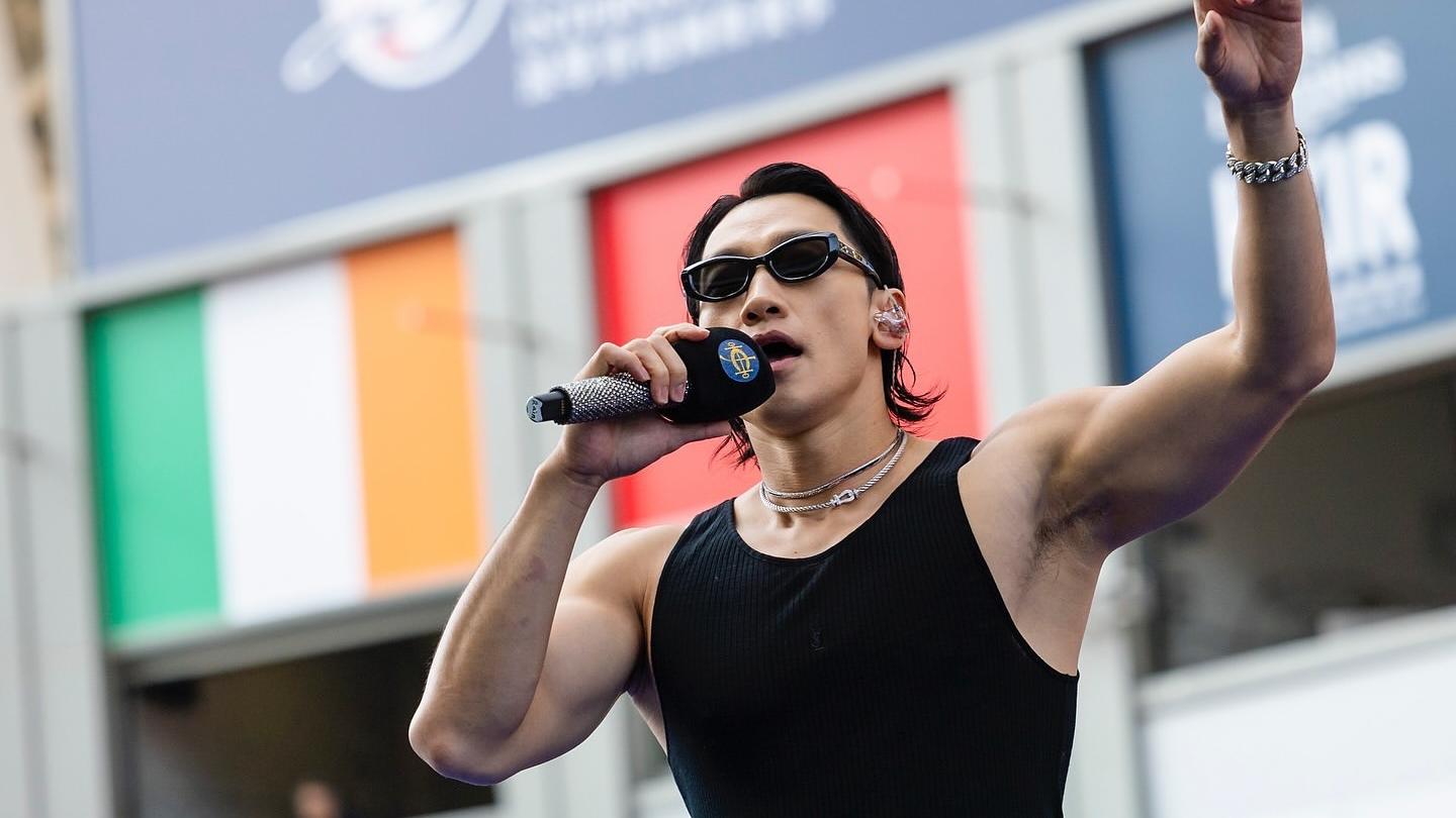 Rain現身馬場除衫騷麒麟臂 有意再來香港開騷