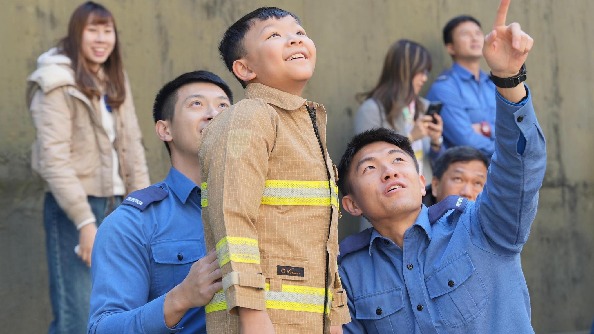 9歲男童獲願望成真基金消防處協助，圓夢做消防員。
