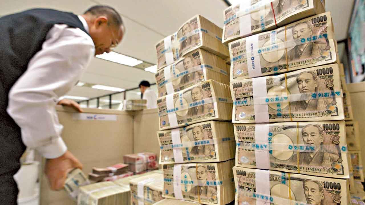 日央行連續3次拒加息 日圓跌勢加速 再穿5算