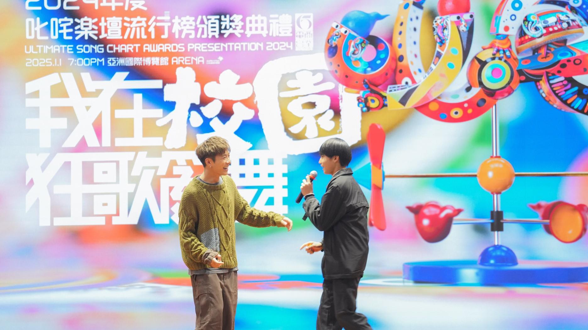 屯門之友洪嘉豪辦校園騷 與同學仔合唱《黑玻璃》狂歌亂舞