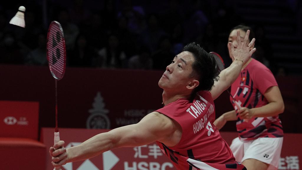 鄧俊文與謝影雪在國際羽聯巡迴賽的總決賽分組第3戰上陣。(美聯社)