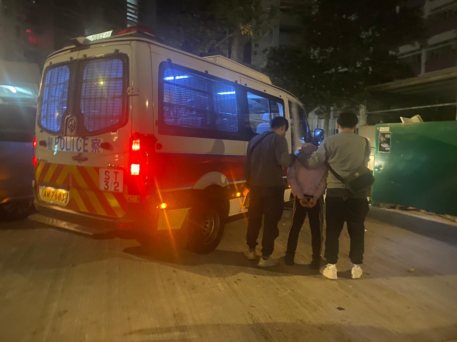 馬鞍山截可疑車檢太空油等毒品市值5萬元　男司機被捕 (警方圖片)