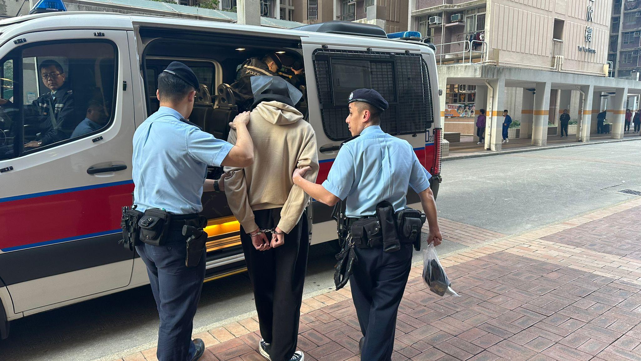 警方拘捕19歲男子。