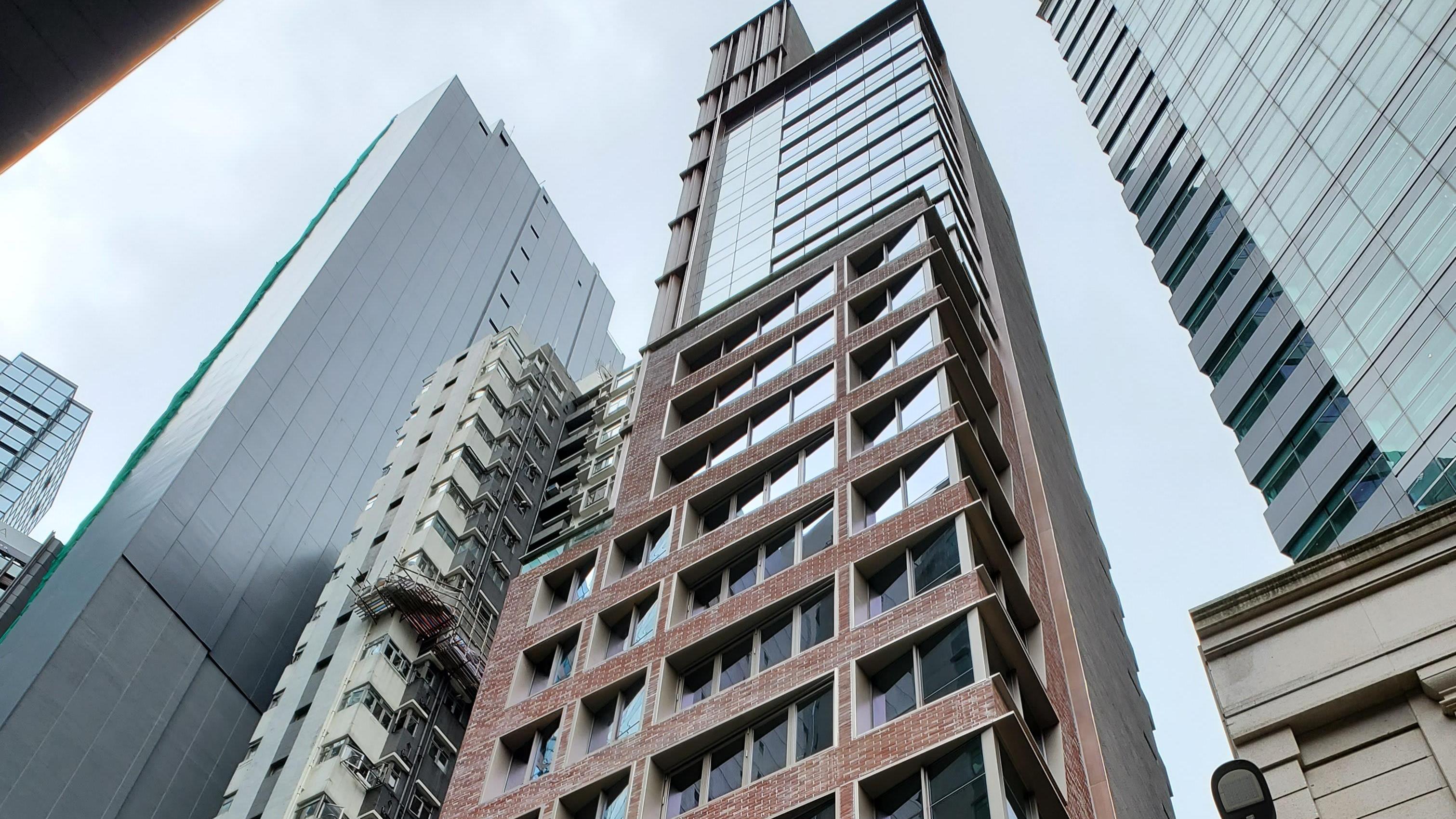 銅鑼灣全新一站式主題商廈HEALTH AURA，近日獲內地品牌商以約3,500萬元購入頂層兩層樓面，為項目首宗買賣成交。