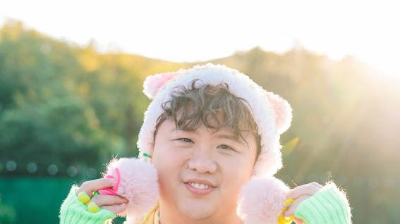 肥仔@ERROR受Labubu啟發 設計公仔阿花 新歌MV走得意風