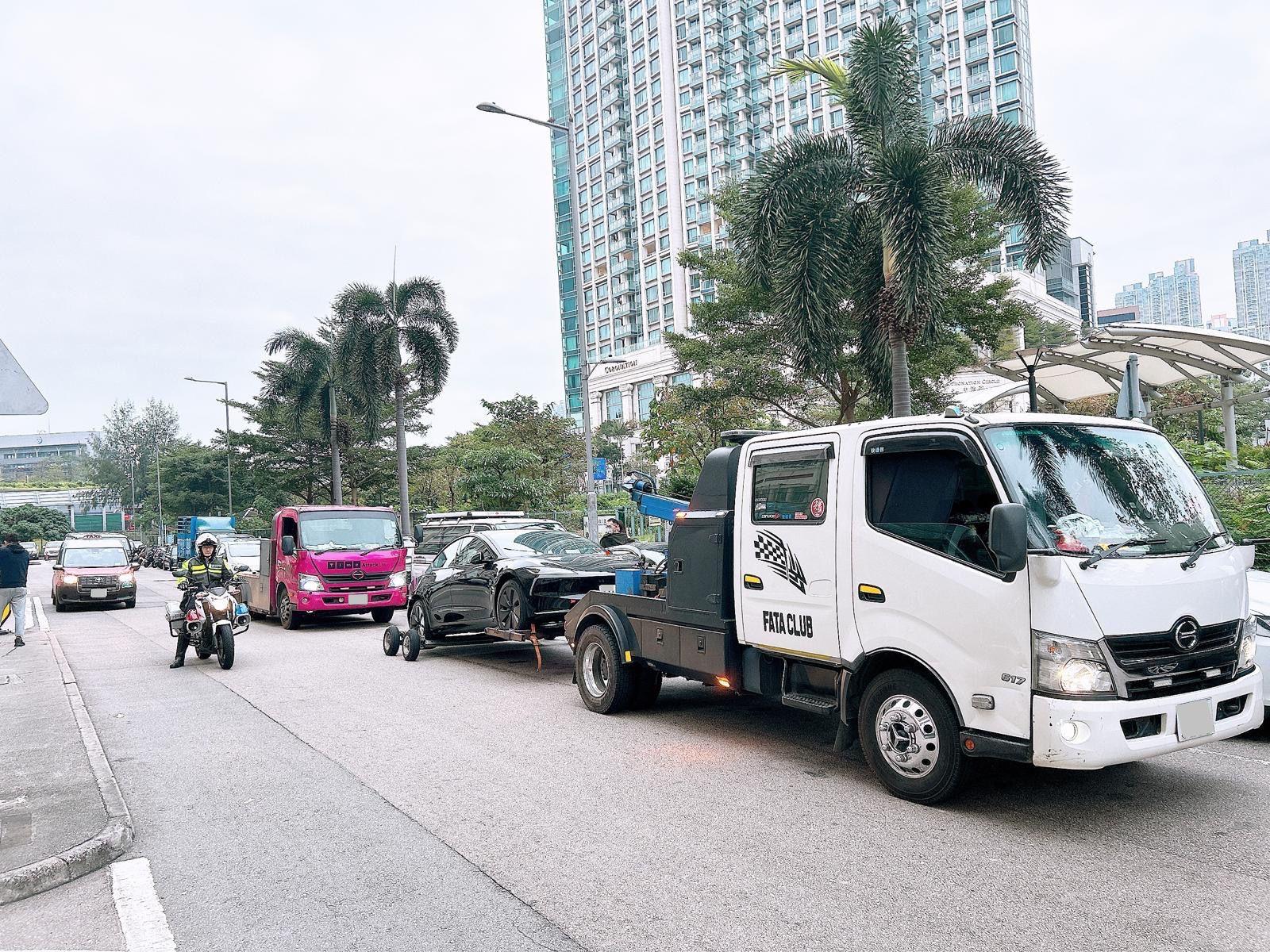 警西九龍交通黑點打擊違泊 發近1200張告票拘一非華裔男 (警方圖片)