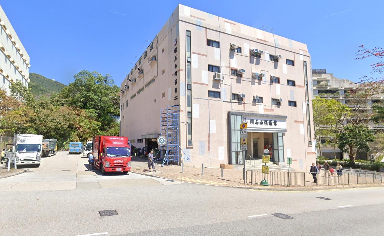 鑽石山殯儀館旁邊有靈車起火，消防到場救熄。（Google地圖截圖）