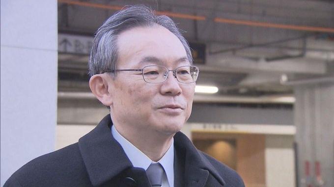 日本三菱UFJ銀行行長半澤淳一為職員盜竊事件道歉。(新聞截圖)