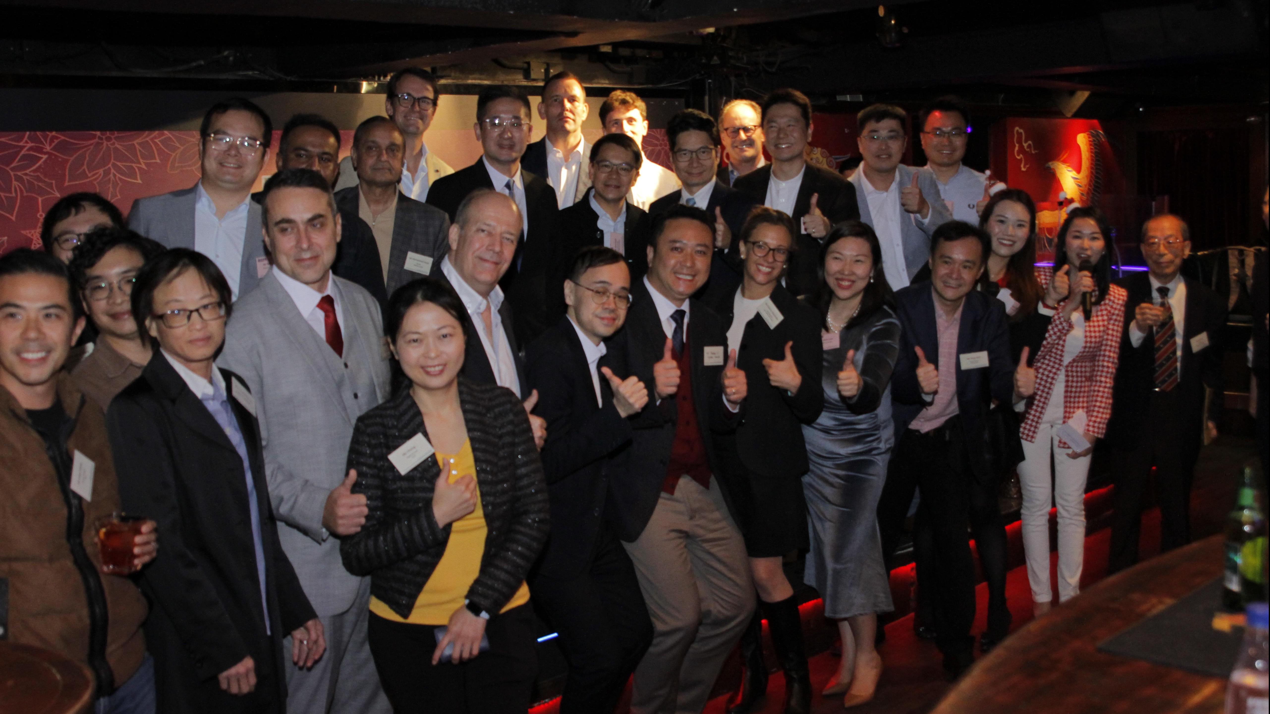 民建聯在蘭桂坊舉行聖誕聯歡會　與外國商會聯誼