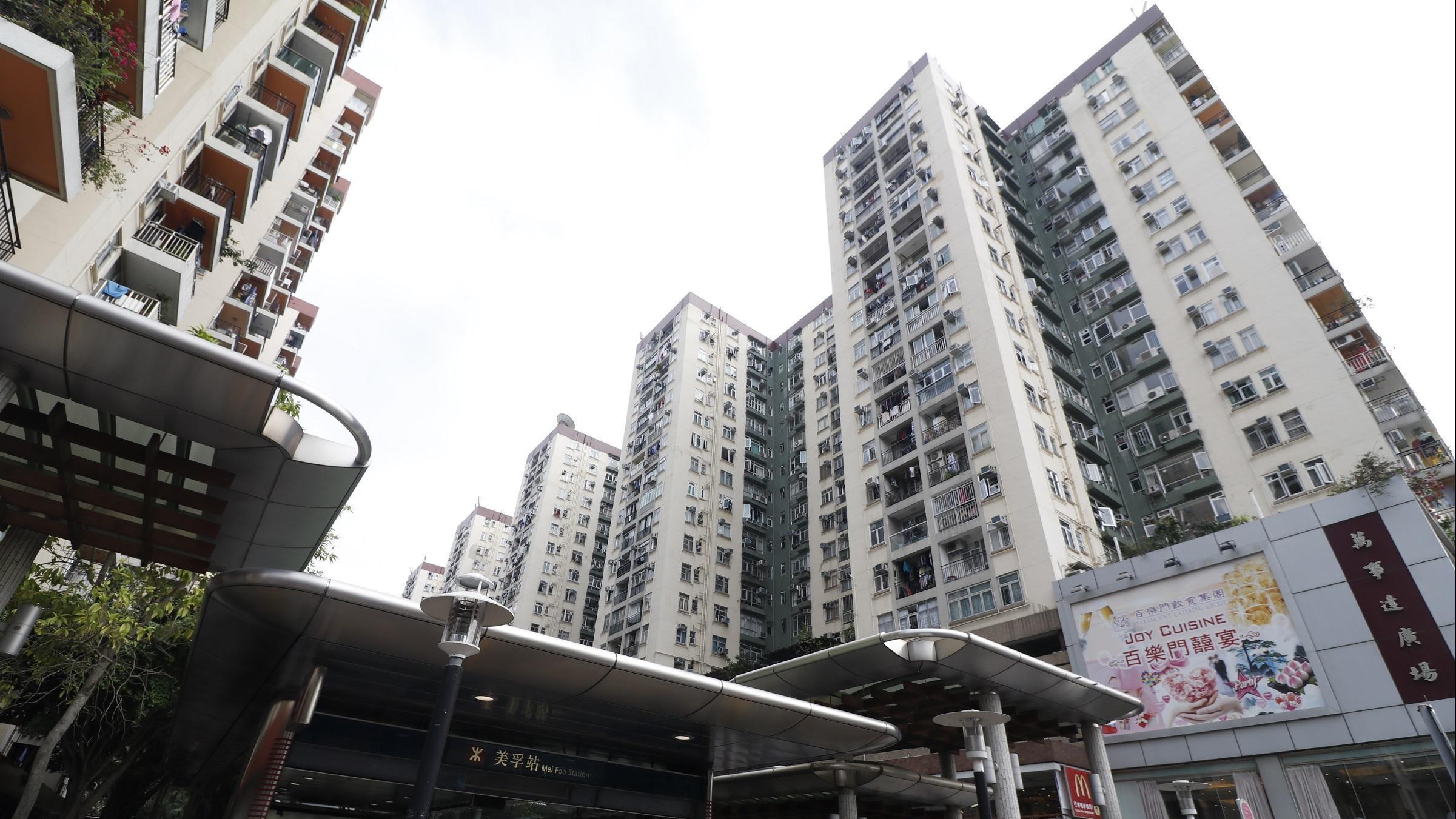 市區老牌大型屋苑美孚新邨錄「97貨」套三房戶成交，外區客以800萬元承接，呎價不足8,600元。