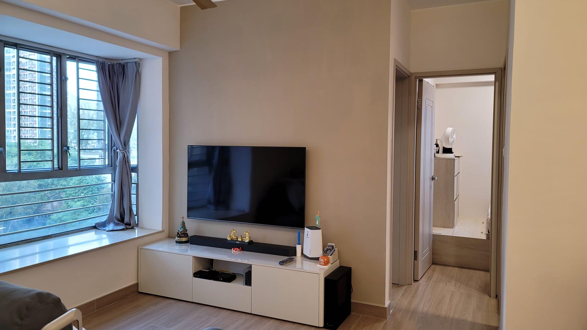 全屋以淺啡色為主調，用色簡約、討好兼實用。