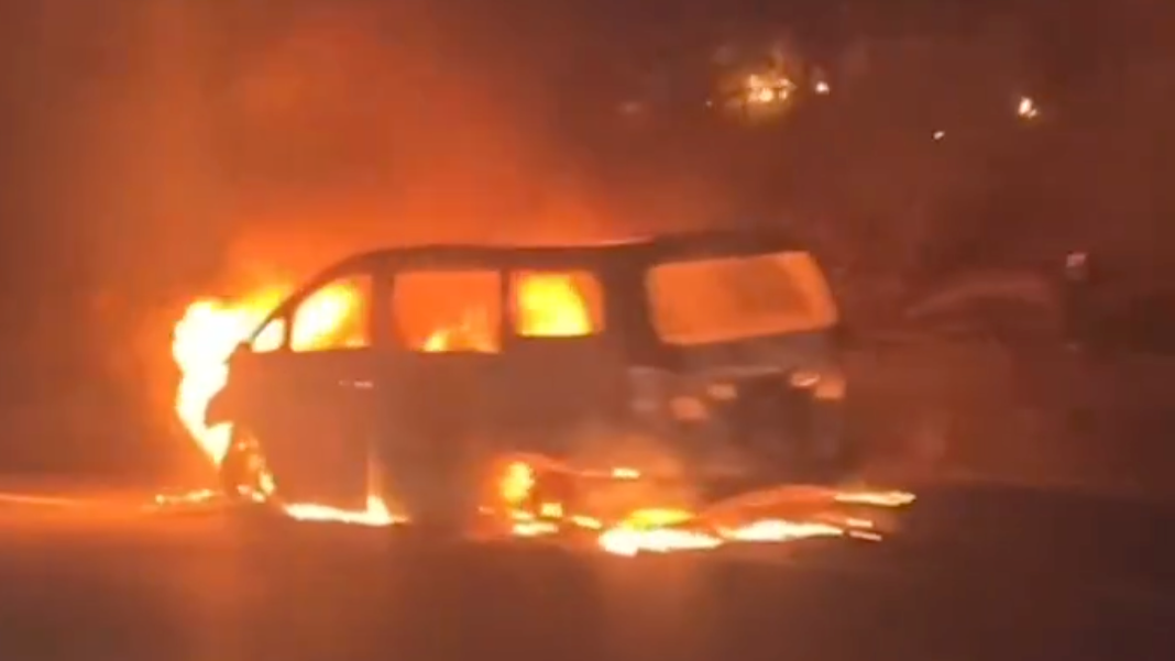 日本私家車撞野豬後陷火海　六口之家及時逃生