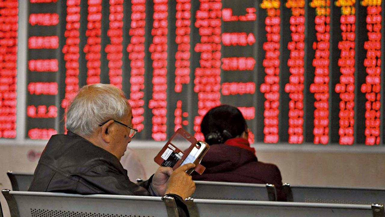 恒指的 VHSI 漲跌代表著期權 iv (引申波幅）的升跌。(資料圖片)