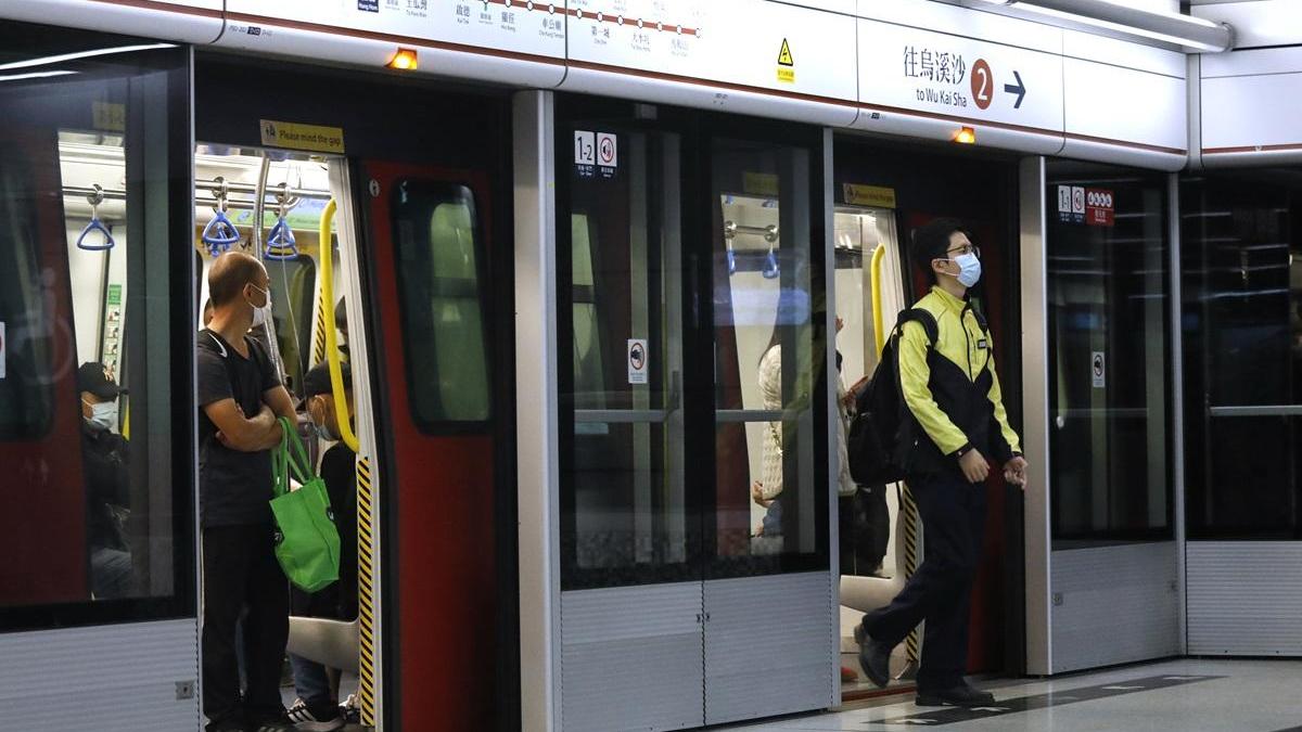 港鐵︱招聘困難將增員工福利　單身全職員工下月起擁親友免費乘車優惠