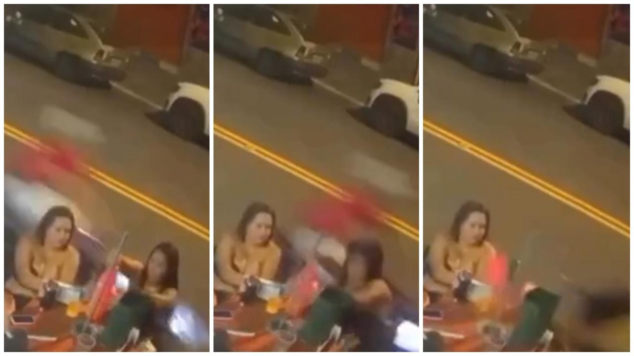 女子路邊攤檔飲酒聊天，慘被電單車撞飛恐怖畫面曝光。(X)