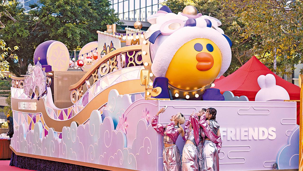 大年初一蛇年新春花車匯演 大熊貓、LINE FRIENDS、米奇齊拜年 尖沙咀封路 陸路口岸不延長服務