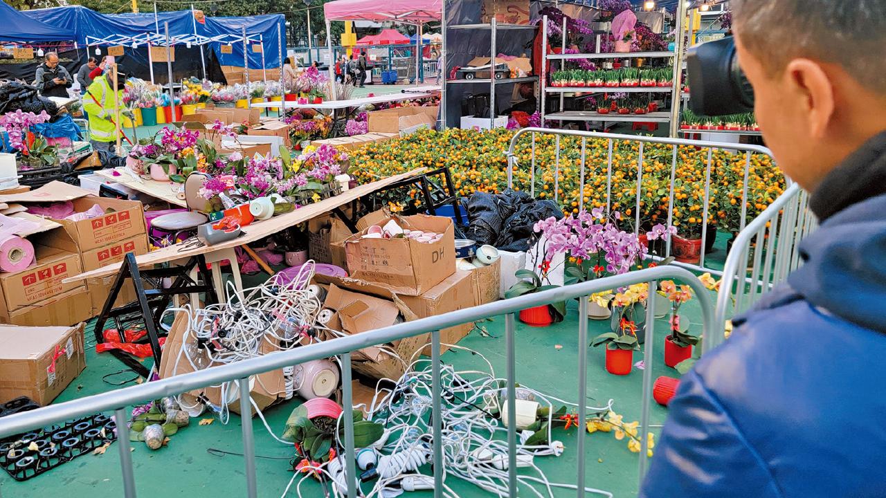 帳篷貨物不敵強風 有店東稱損失慘重 長沙灣年宵停開6小時