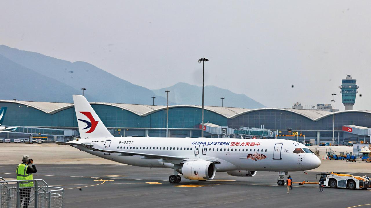 C919客機滬港首航 成首個內地以外定期執飛地點 陳美寶：本港三方面助拓國際市場