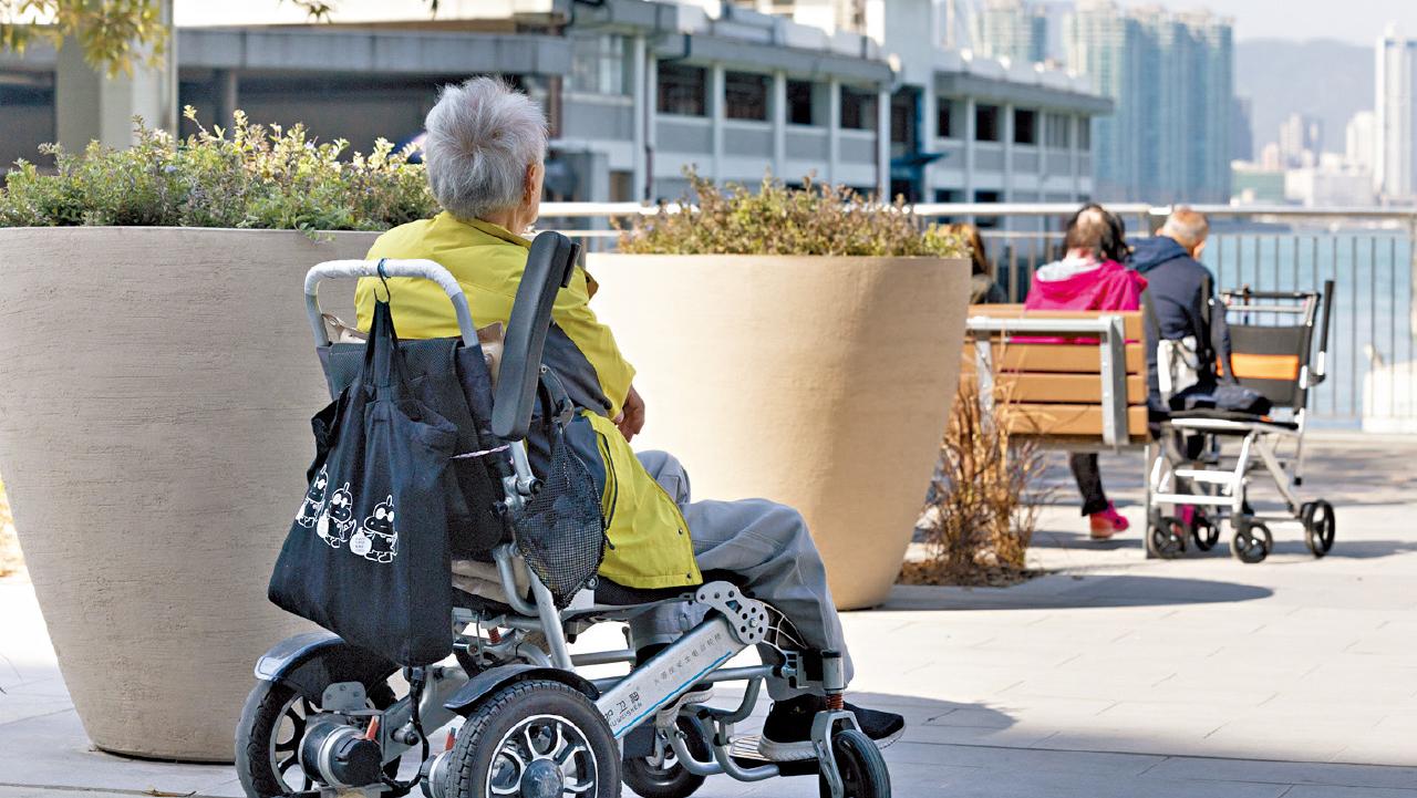 電動輪椅月租差逾5倍 消委會倡修例規管及限速