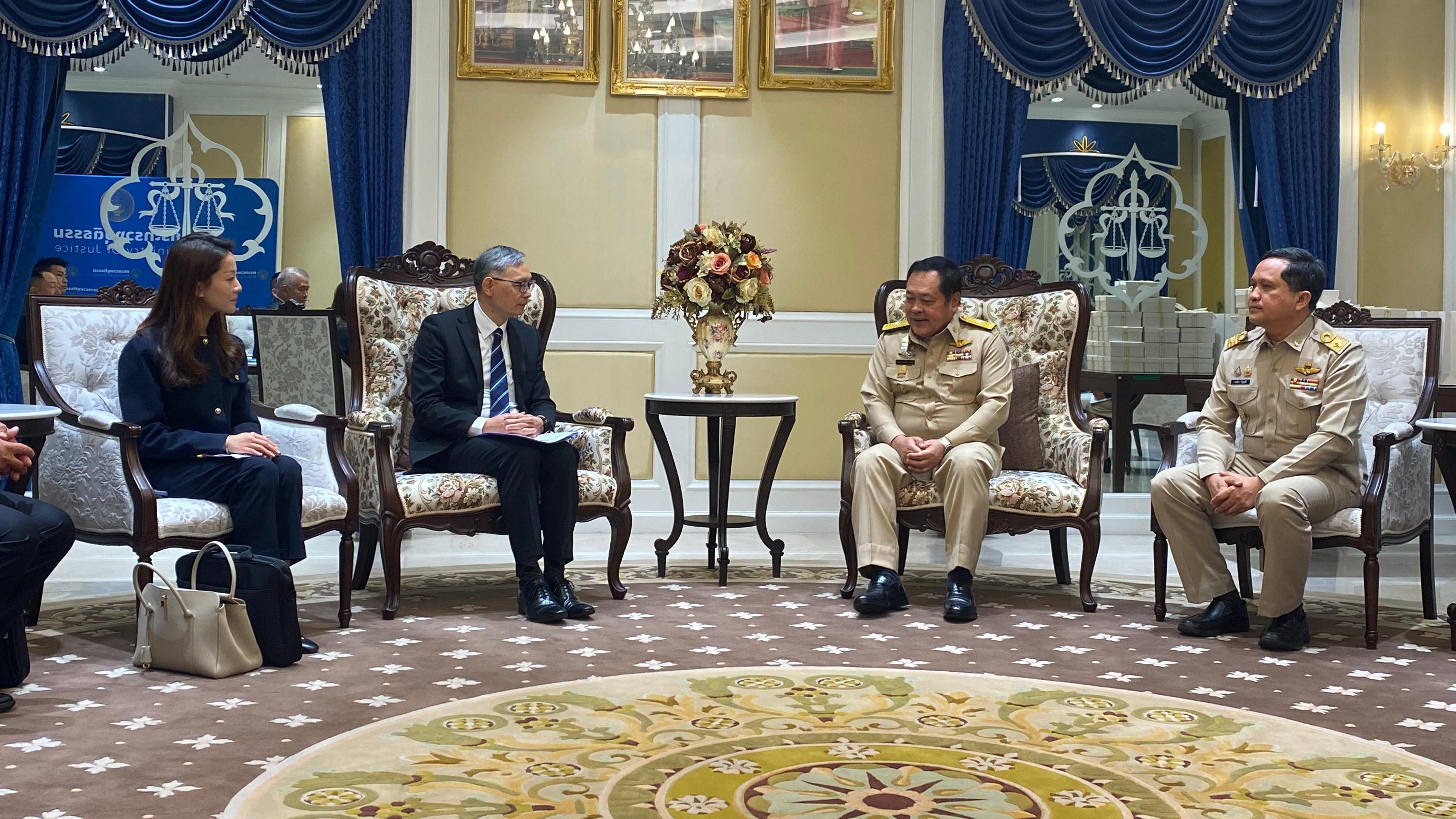 專責小組與泰國官員會面。