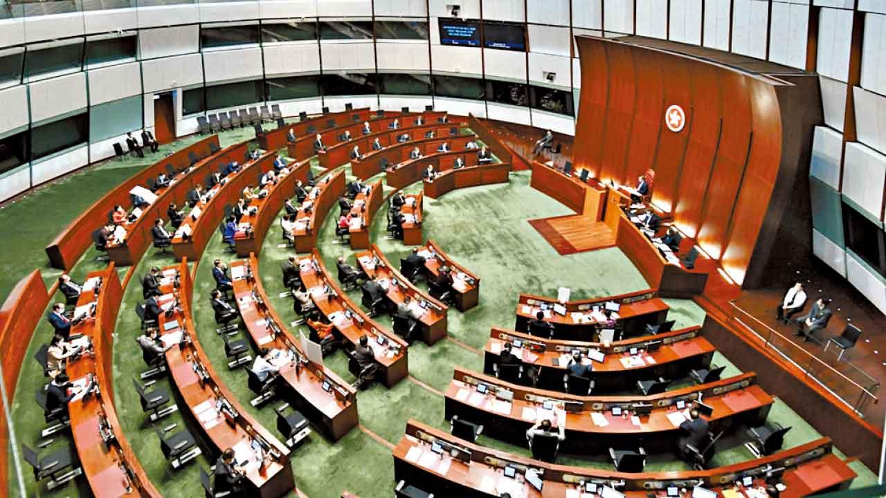 減立法會議員、常秘與司局長合併、取消區議會