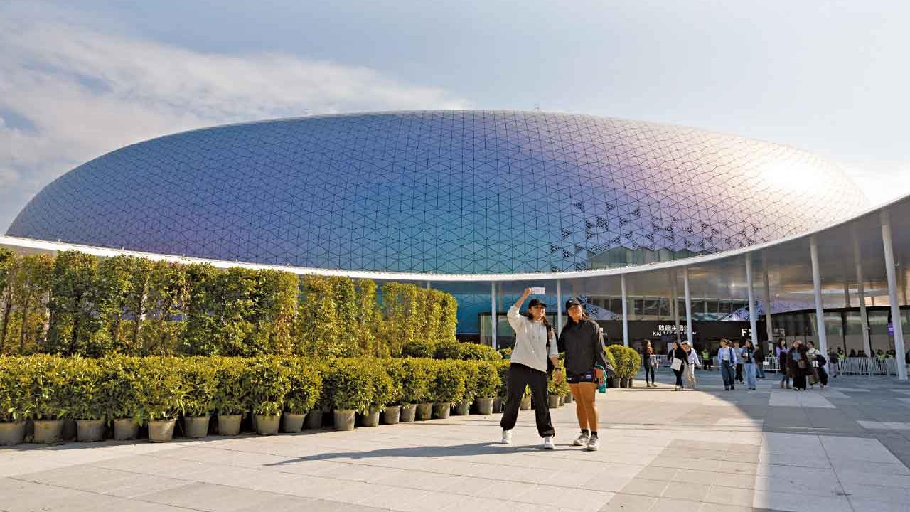 啟德主場館首場測試賽 關閉天幕激戰6小時 逾萬人入場 觀眾球員讚體驗好