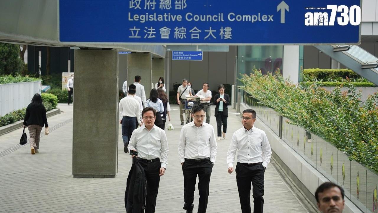 政府面對財赤，有意見要求公務員減薪