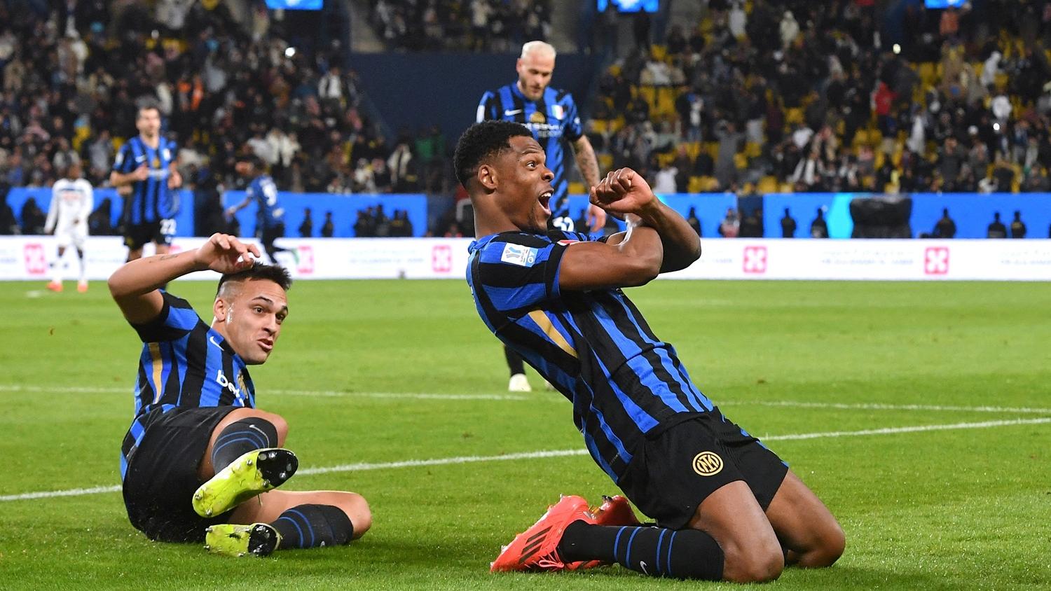 杜費斯梅開二度，帶領國際米蘭在超級盃四強過關。(路透社)