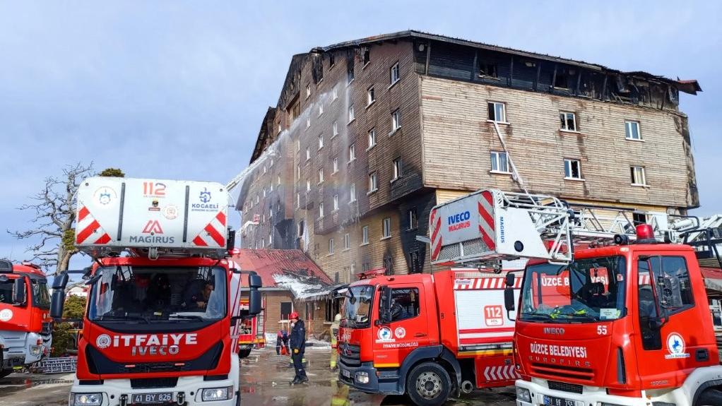土耳其滑雪勝地酒店大火 增至66死51傷 住客無處可逃跳樓