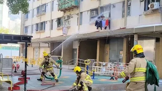 屯門安定邨單位冒濃煙起火　20名住戶自行疏散
