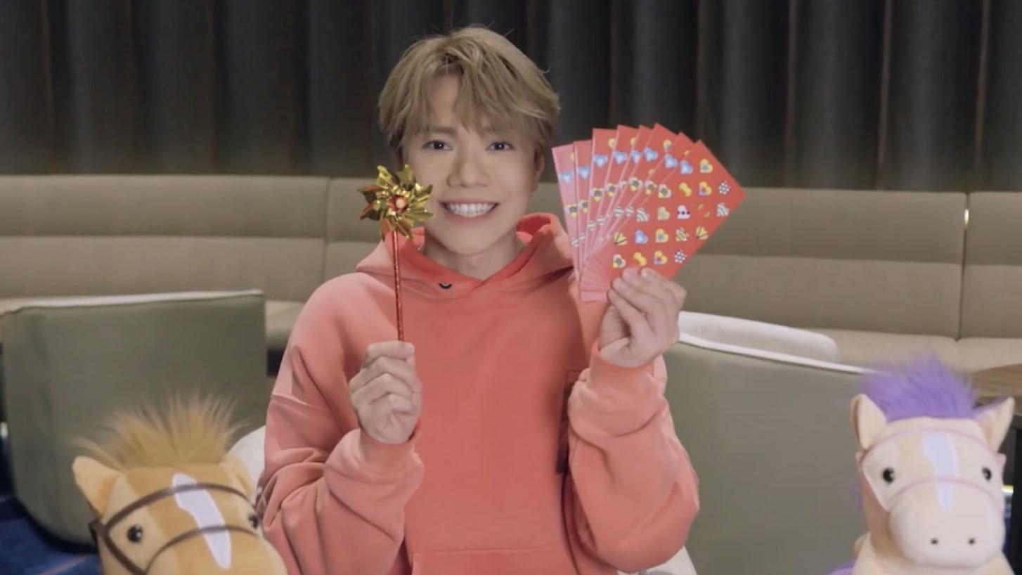 張敬軒年衫三現身馬場獻唱 麥玲玲送上蛇年開運貼士