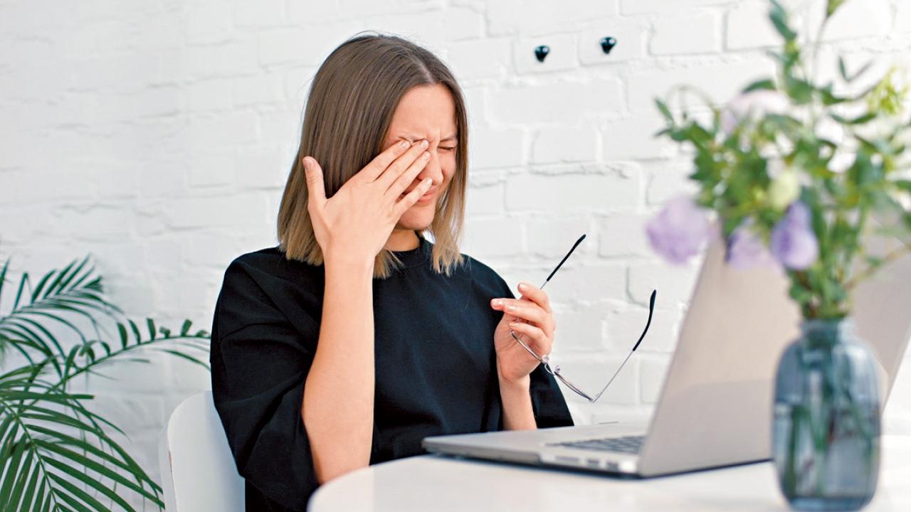 眼睛乾澀疼痛 或患乾眼症