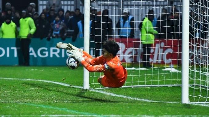 布哥查利烏的門將救出12碼，令里昂被第5級聯賽球會淘汰。(網上圖片)