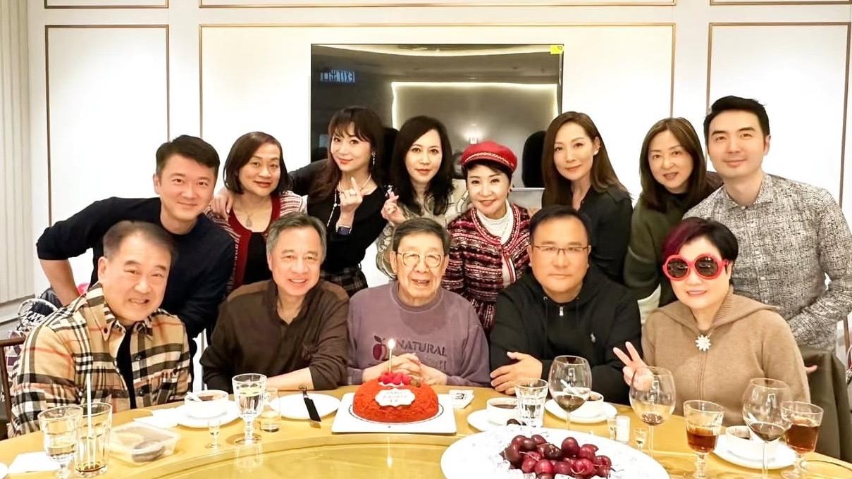 胡楓93歲生日精神飽滿 吳美珩激罕現身獲激讚保養得宜