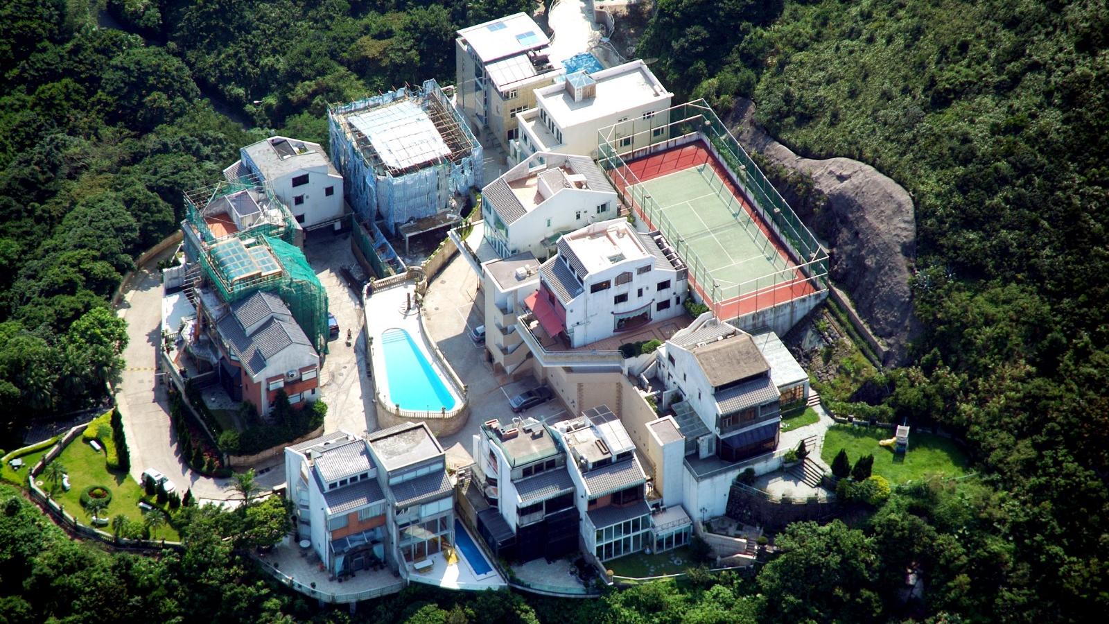 位於山頂最高點的豐林閣，最新錄H號洋房成交，作價2億元，樓價38年大升40倍。