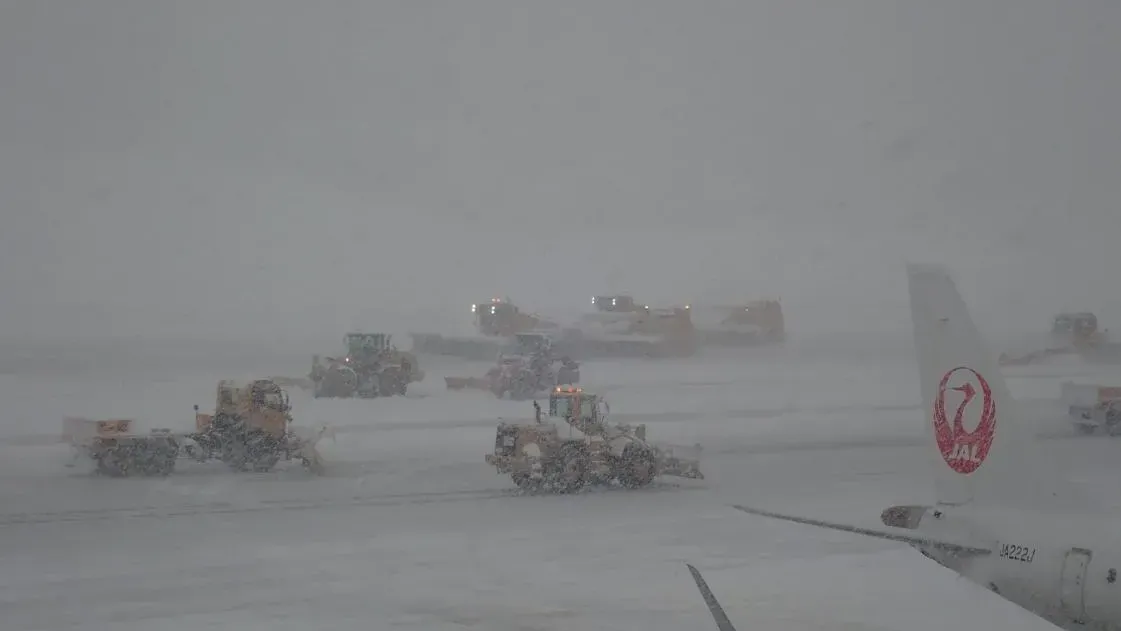 青森機場被大雪圍困。（圖／翻攝X@aomori_airport）