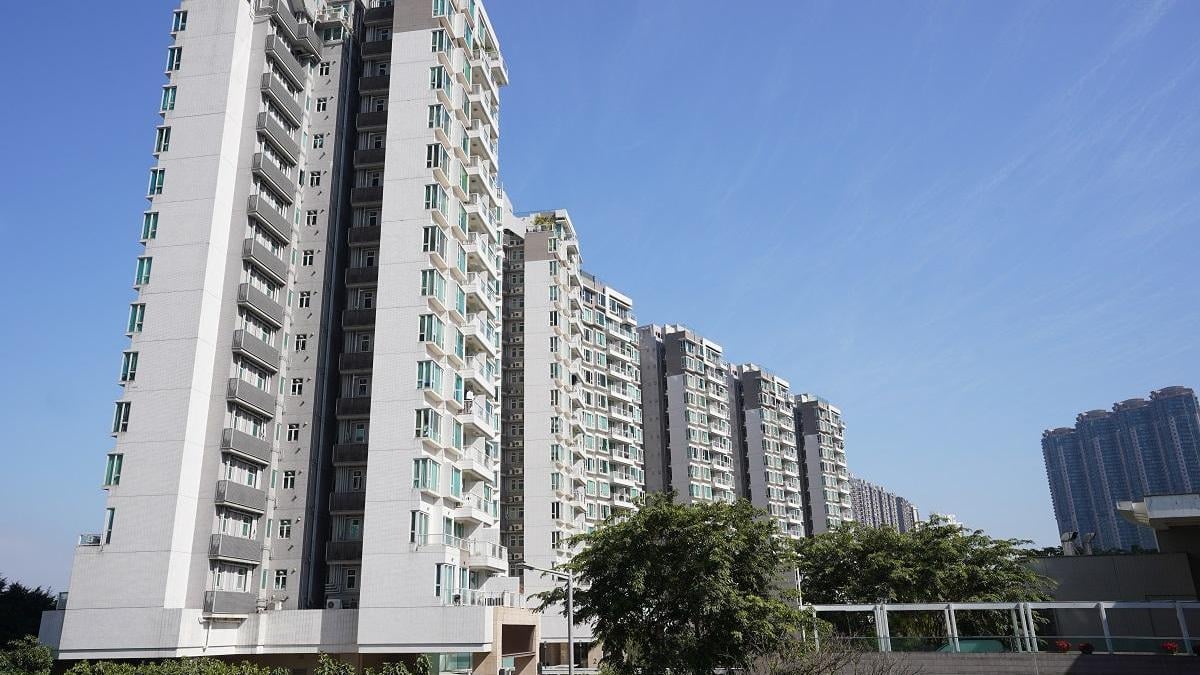 東涌水藍‧天岸連傢俬兩房，獲外籍機師以稍高市價2.2萬元承租。