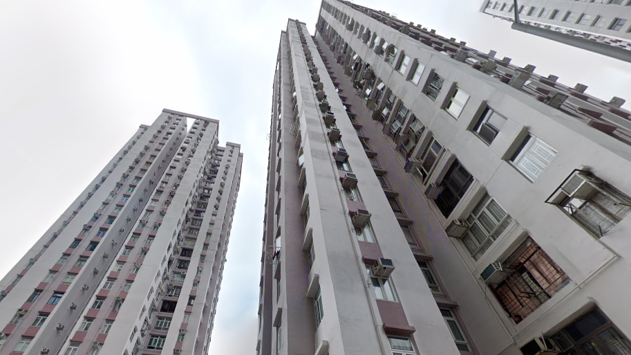 長情業主持貨香港仔居屋漁暉苑高層兩房達45年，現以358萬元沽出，樓價勁升逾27倍離場。