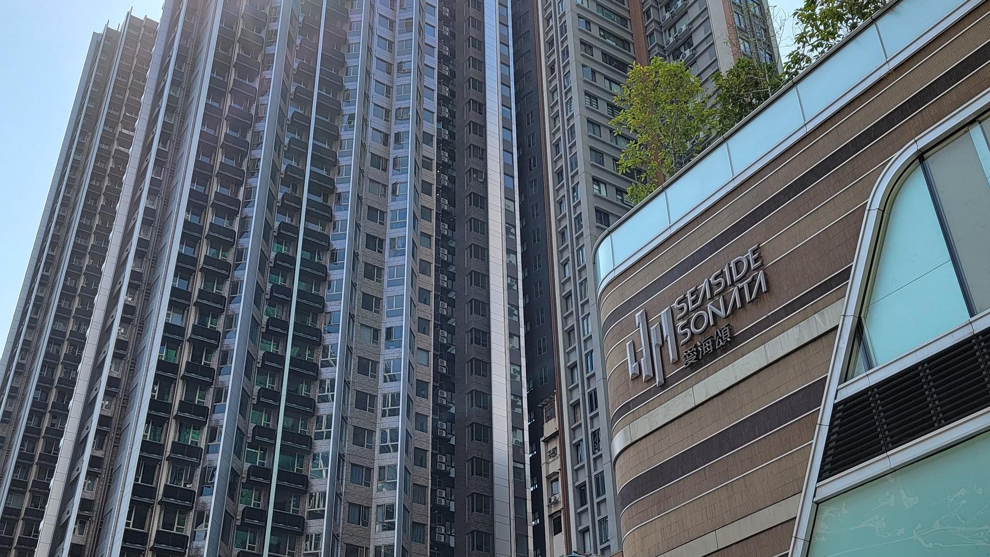 深水埗半新盤愛海頌兩房戶，獲投資者斥680萬元承接，原業主4年損手逾216萬元。